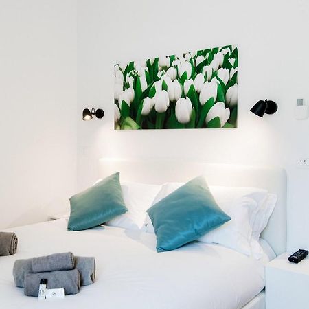White Loft Como Central - The House Of Travelers Esterno foto