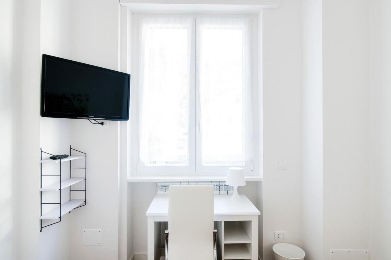 White Loft Como Central - The House Of Travelers Esterno foto