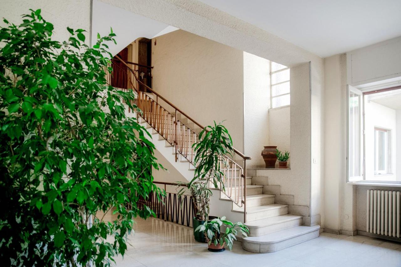 White Loft Como Central - The House Of Travelers Esterno foto