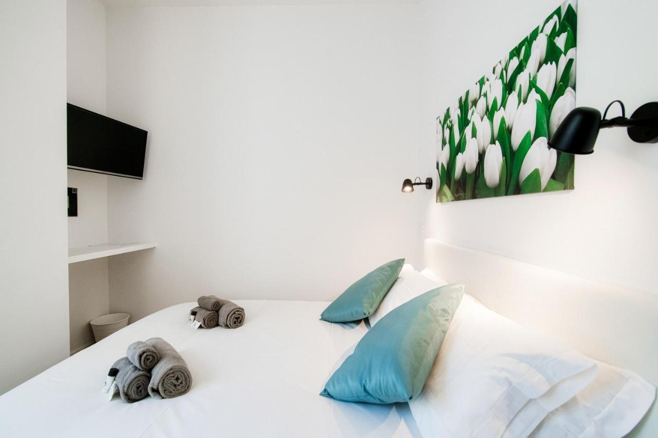 White Loft Como Central - The House Of Travelers Esterno foto