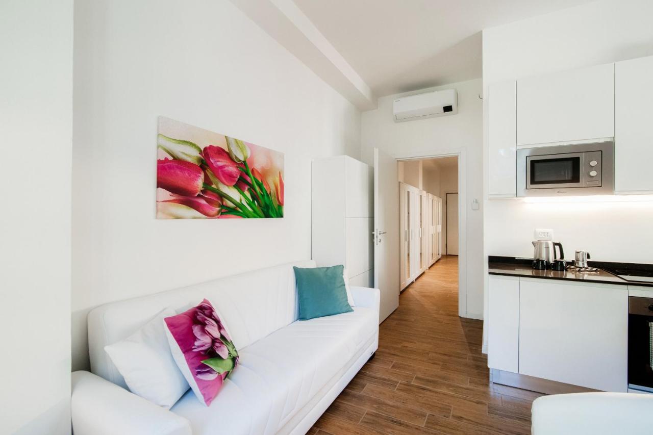 White Loft Como Central - The House Of Travelers Esterno foto