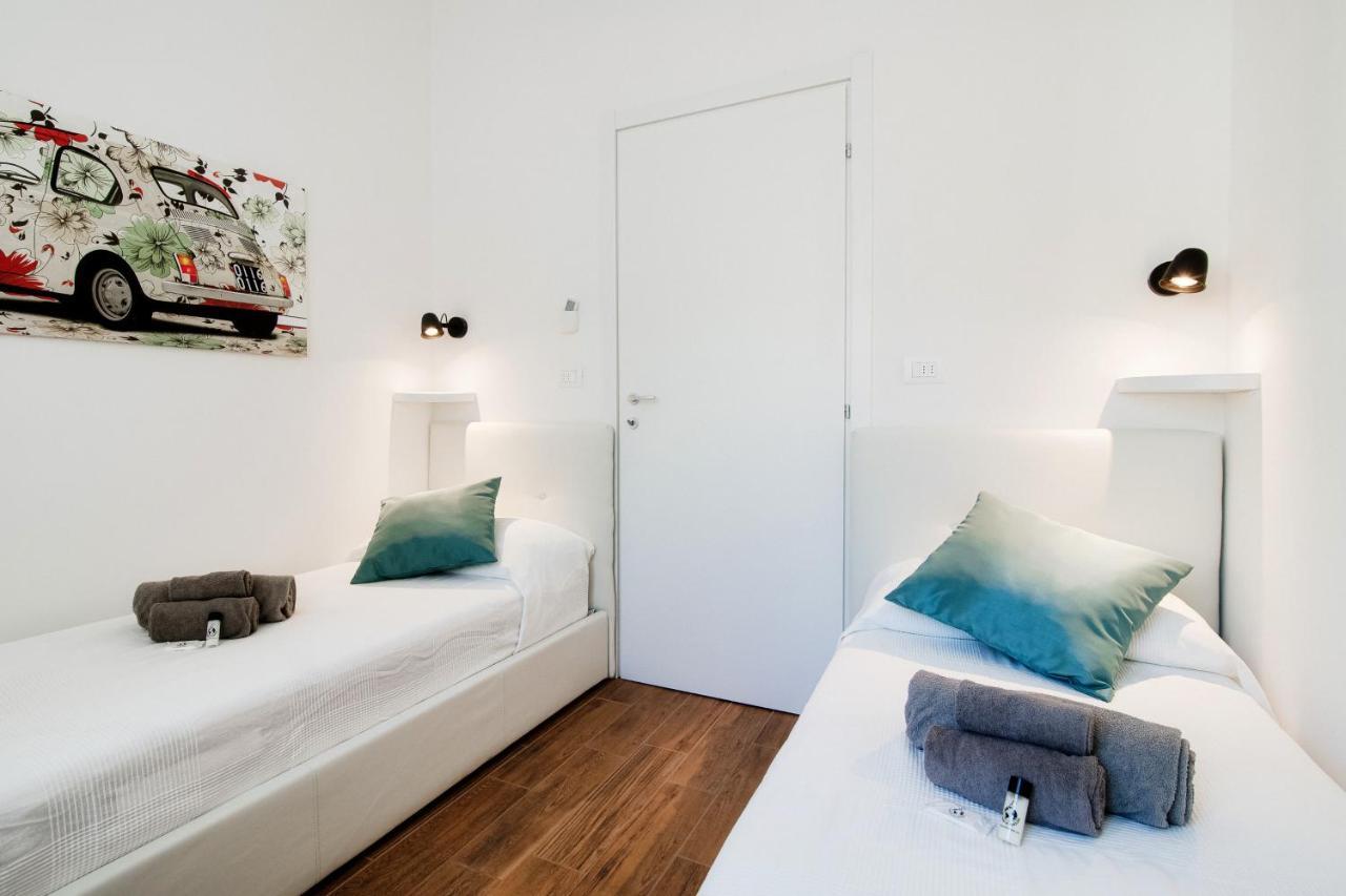 White Loft Como Central - The House Of Travelers Esterno foto